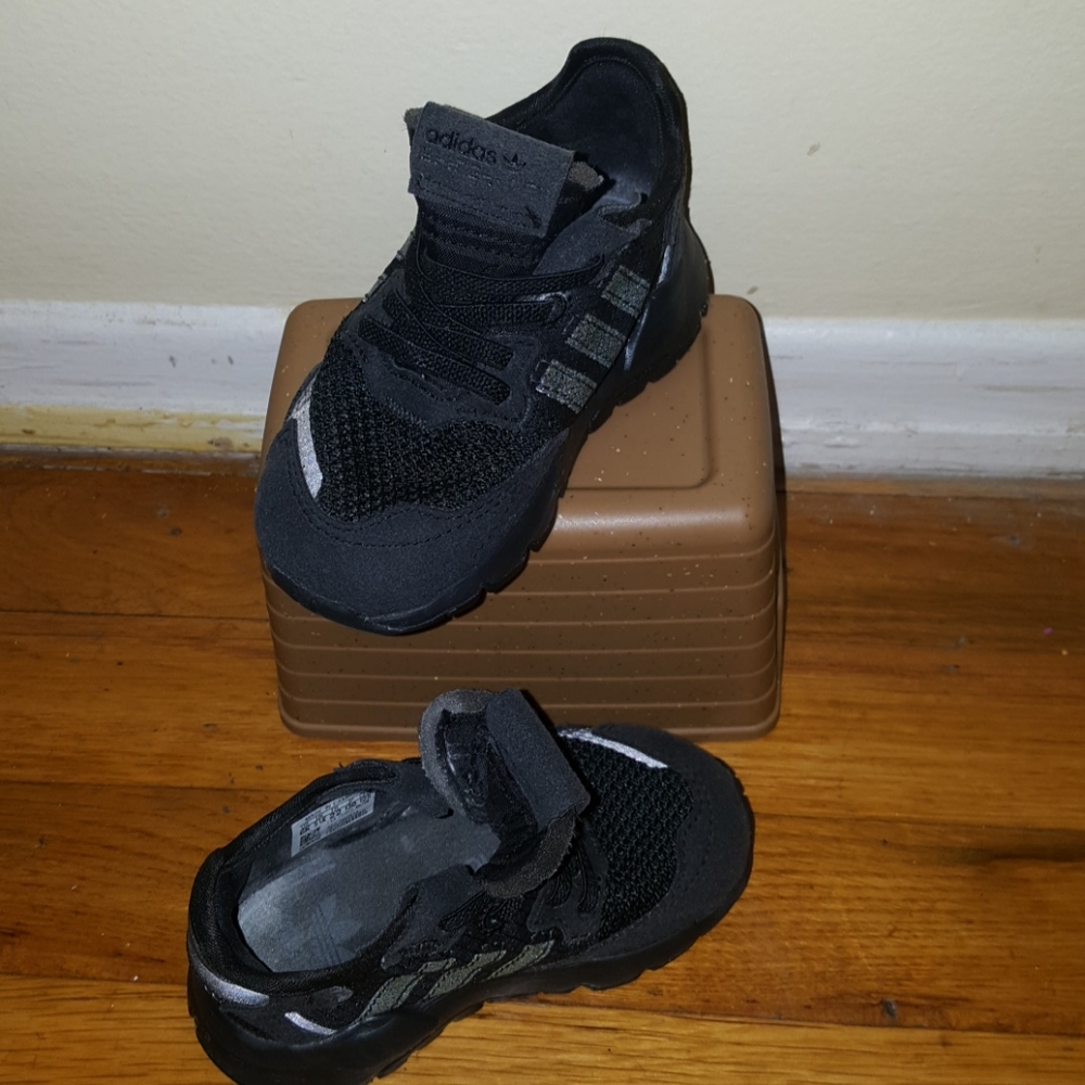 Toddler girl size 6 Adidas (selling as is)